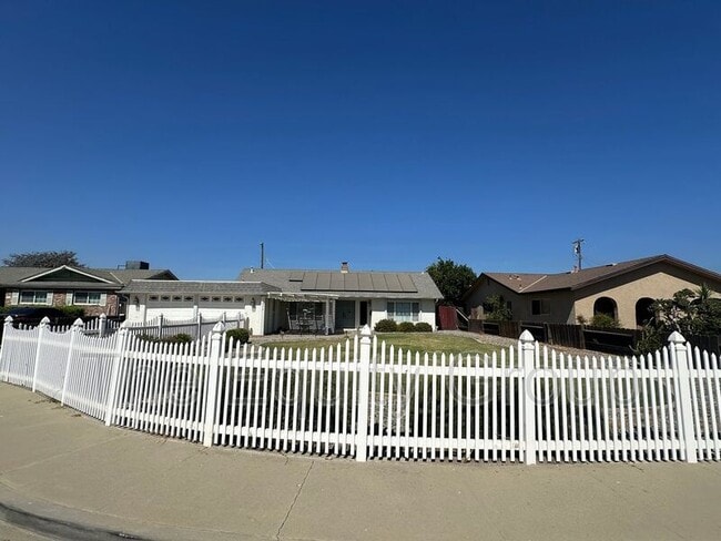 Building Photo - 473 W Deodar Ln Rental
