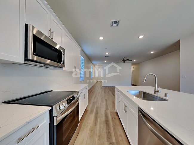 Photo - 521 Silverbell Falls Pl
