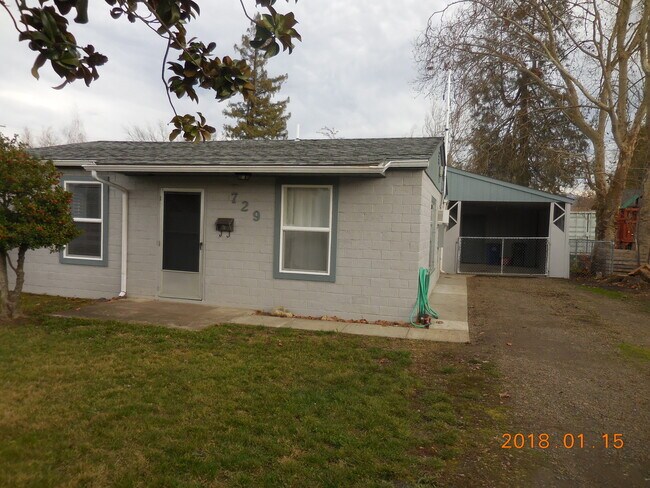 Cute 2 Bedroom House in Medford - Cute 2 Bedroom House in Medford