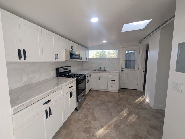 Beautiful Remodeled 1 Bedroom ADU! - Beautiful Remodeled 1 Bedroom ADU! House