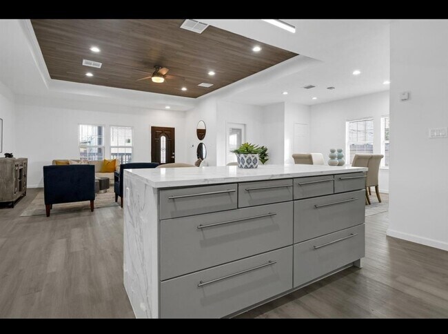 Photo - 304 Milby St