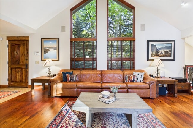 Photo - 593 Meadowood Dr House