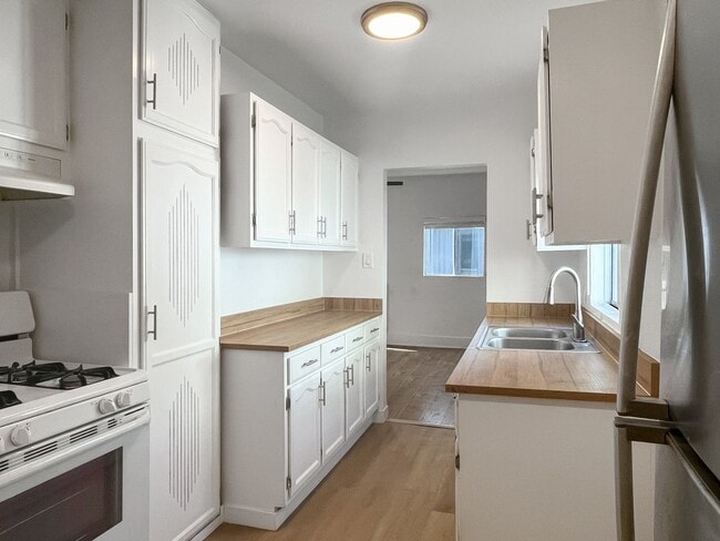 Photo - 3956 W 27th St