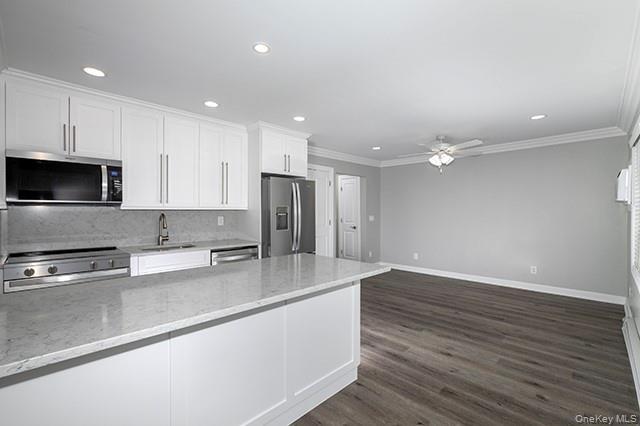 Photo - 164 W Montauk Hwy Unit 9