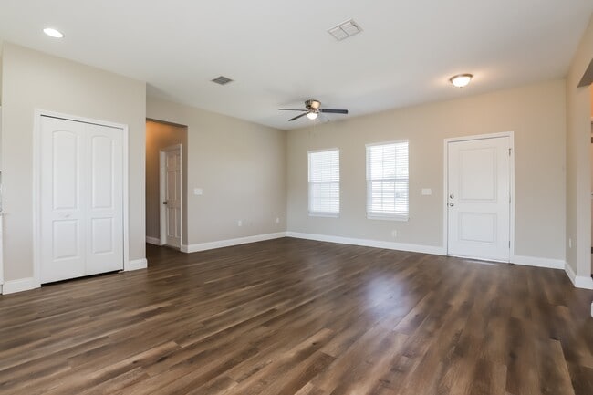 Photo - 708 Martin Ln