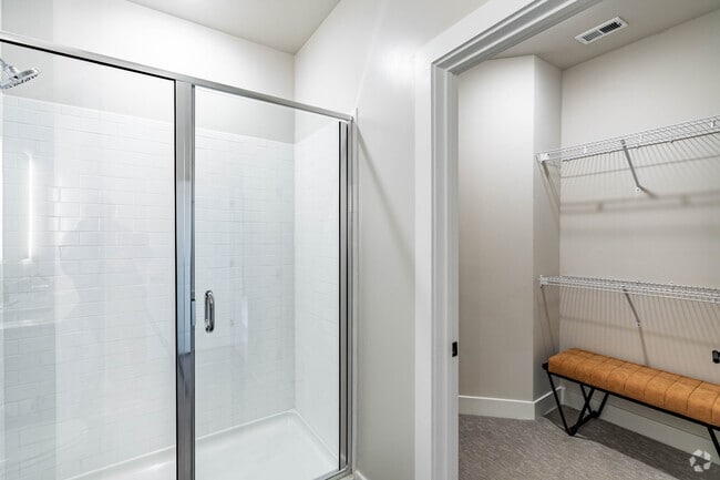 A2 2BR, 2BA 1162SF Closet