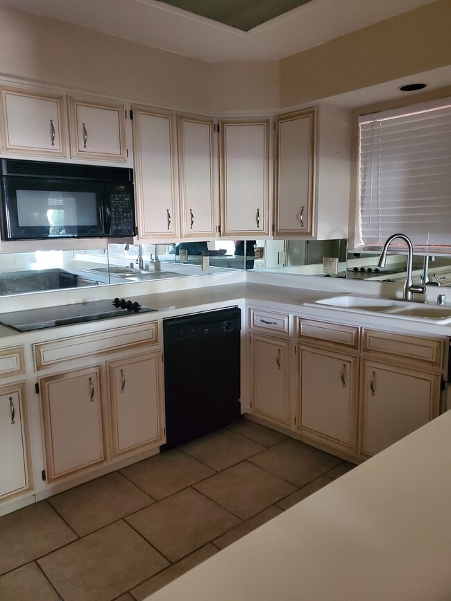 Photo - Regency Apartments