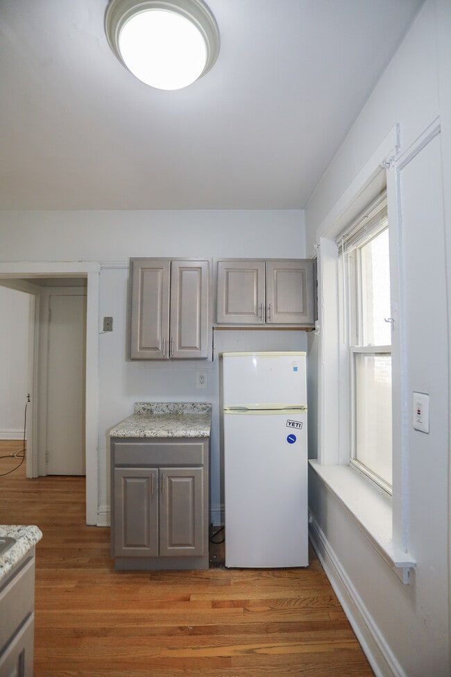 Photo - 652 W Oakdale Ave