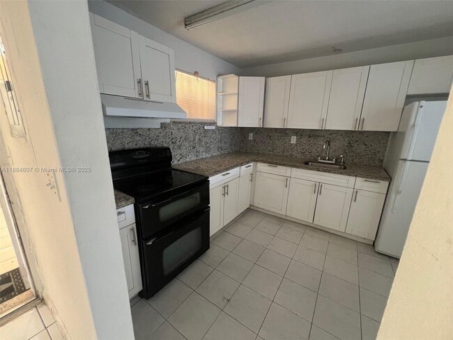 Photo - 887 W 29th St Unit 1