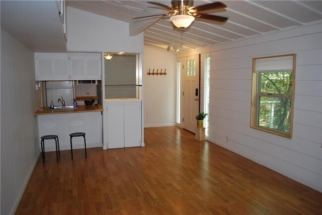 Photo - 5712 Woodrow Ave