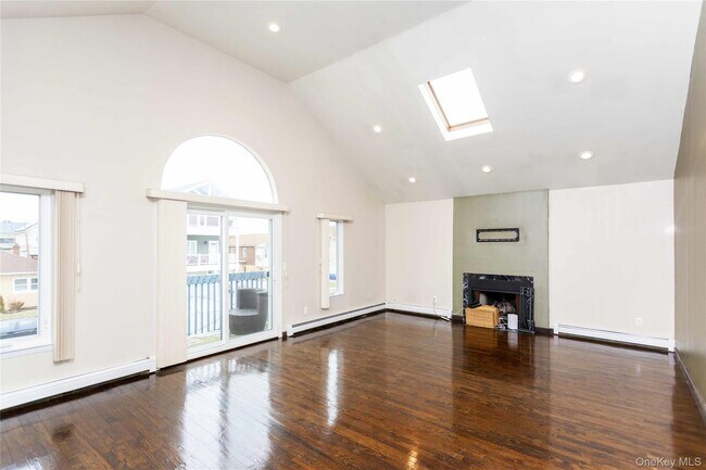 Photo - 428 E Harrison St Unit 2nd floor