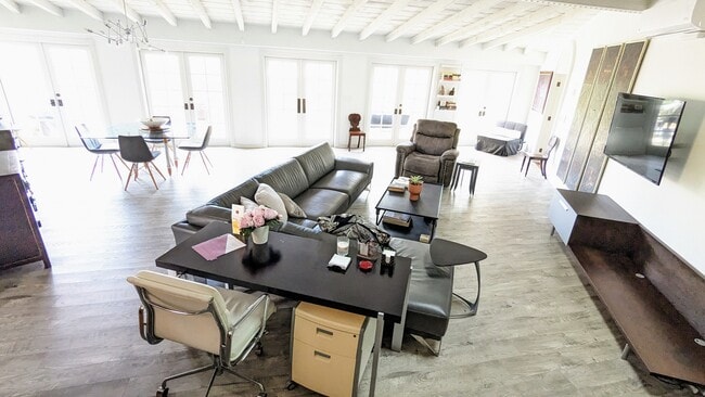 Photo - 1294 Silverado St