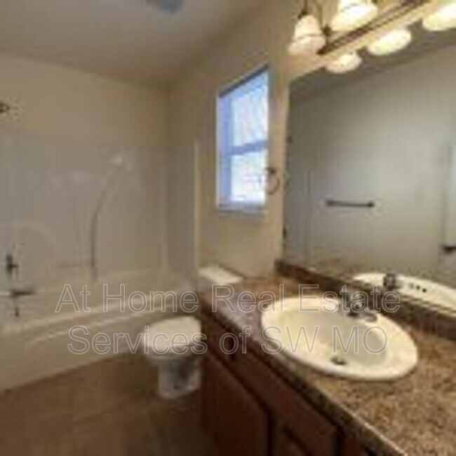 Photo - 1104 N Missouri Dr