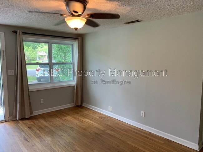 Photo - 1519 Balsam St