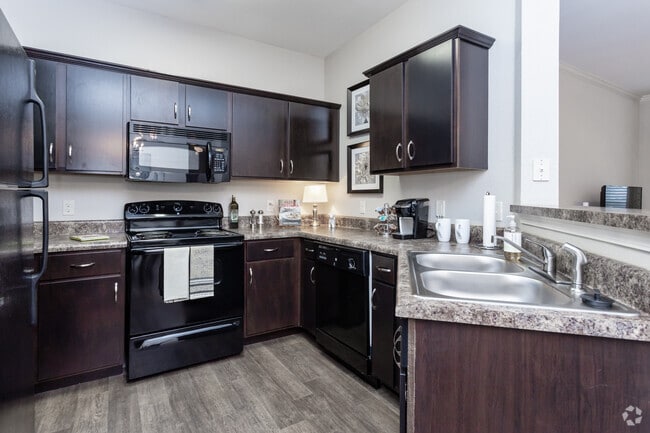 2BR2BA-1090SF - Riverscape Apartment Homes