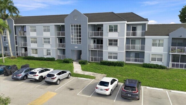 Photo - 8660 SW 212th St Unit 306