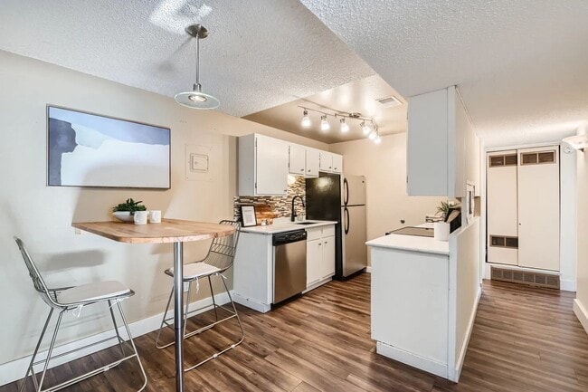 Photo - 1608 Cottonwood Dr Unit 4