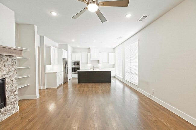 Photo - 1405 Bronson Ct