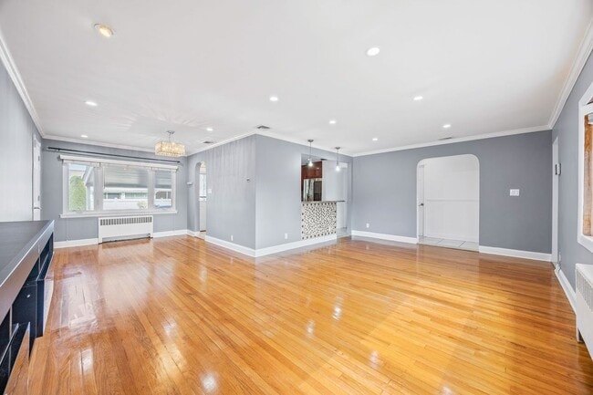 Photo - 2282 Baylis Ave