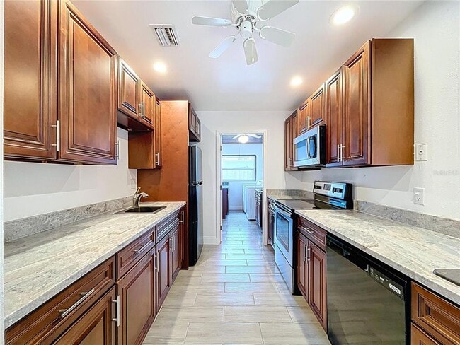 Photo - 5806 Liverpool Dr