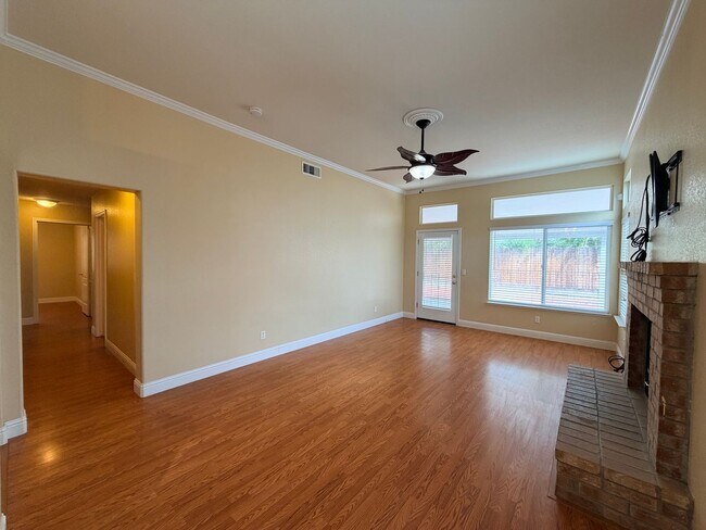 Photo - 710 Foothill St