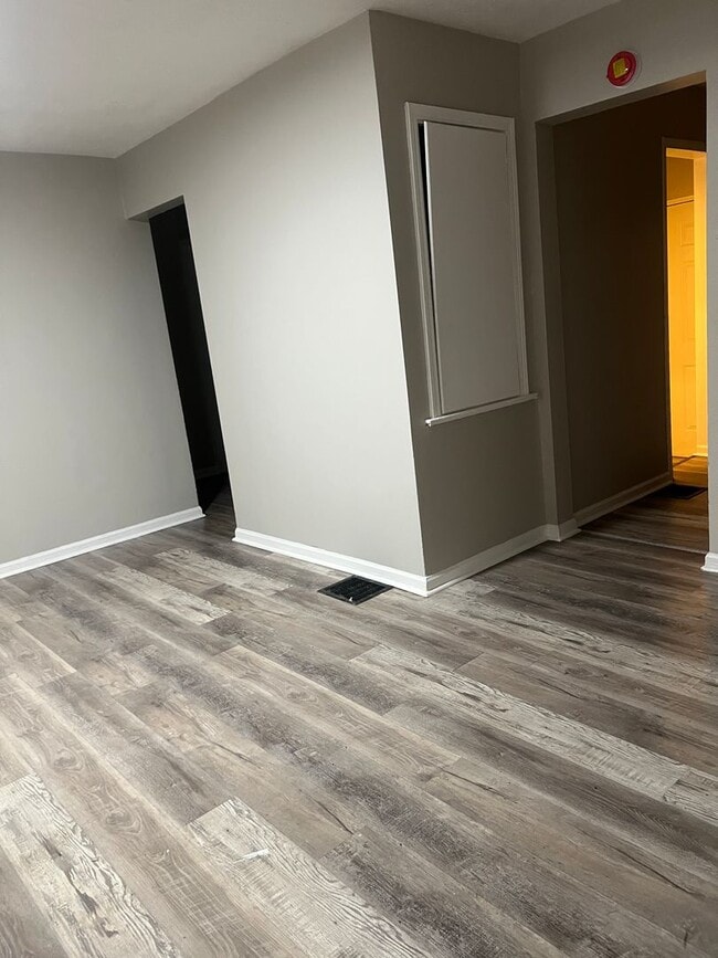 Building Photo - 1464 W 32nd St Unit 1464 W 32nd St