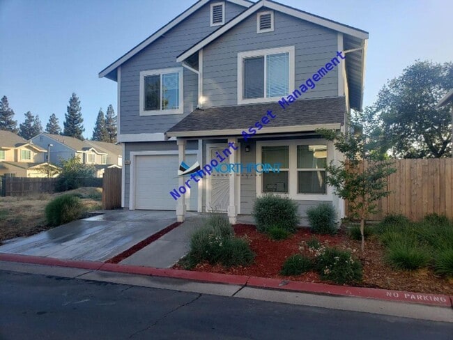 Building Photo - 4 BR/2.5 BA | Newly Renovated Single Family Home | 1-Car Covered Parking | Fully Fenced Backyard