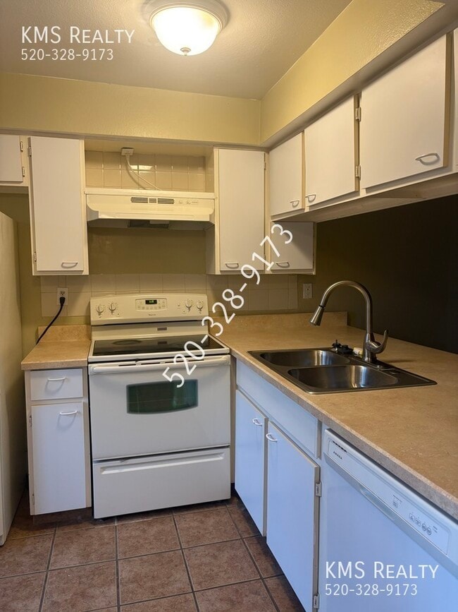 Photo - 702 S Pantano Rd