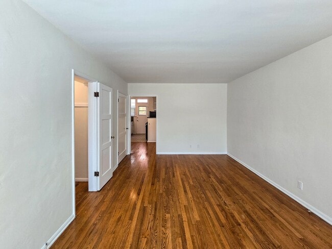 2002 N Vermont Ave Unidad 2002