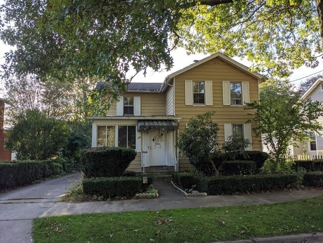 Photo - Large 4 Bedroom Home for Rent