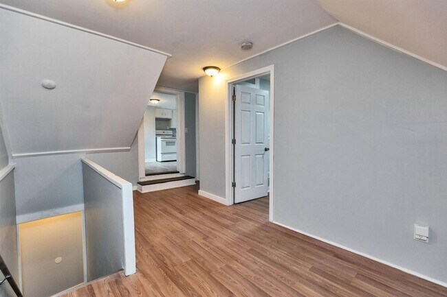 Photo - 27 School, D