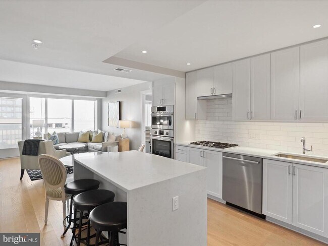 Photo - 925 N Fairfax St Unit 704