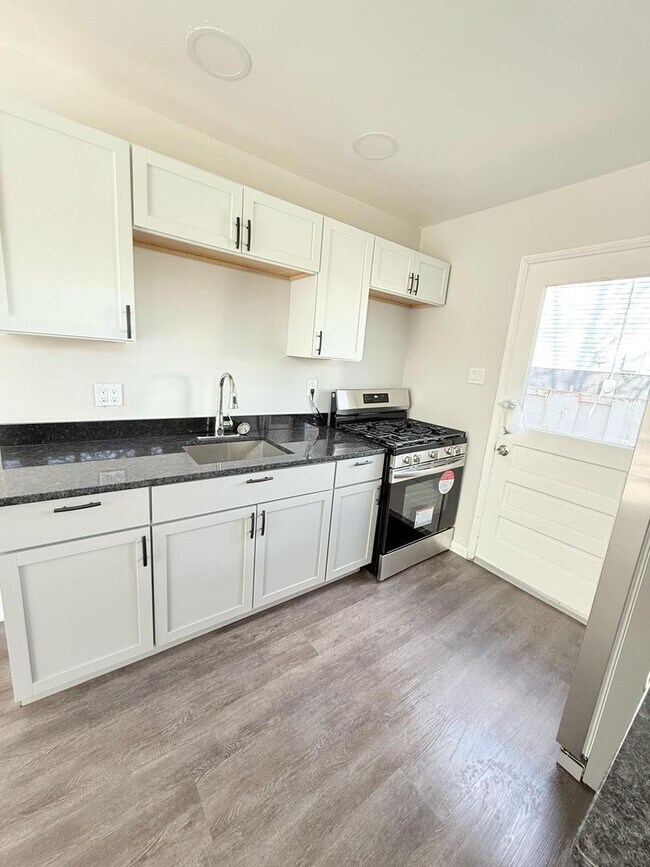 Photo - Great 4BR, 1 1/2BA Single Family Home in P...