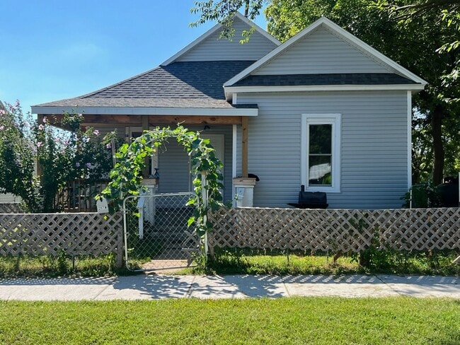 Building Photo - 3 bedroom 2 Bath $875