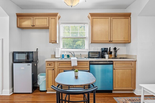 Photo - 1267 Atlantic Dr NW Unidad Atlantic B Studio