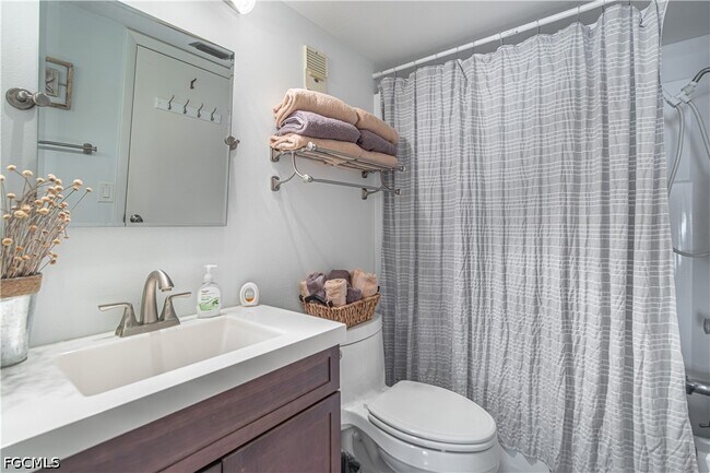Building Photo - 6220 Augusta Dr Unit 307