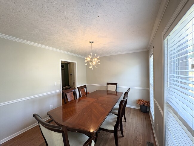 Photo - 3051 Lexington Ave