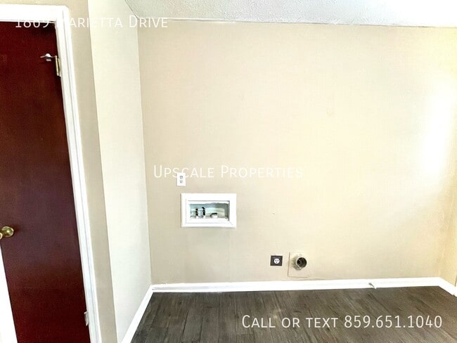 1869 Marietta Dr
