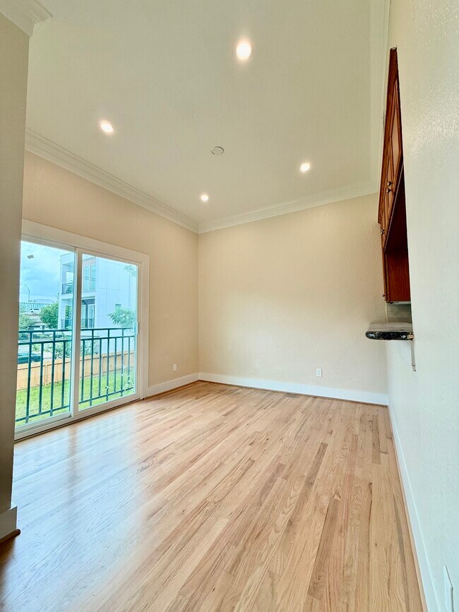 Photo - 1323 Rosewood St