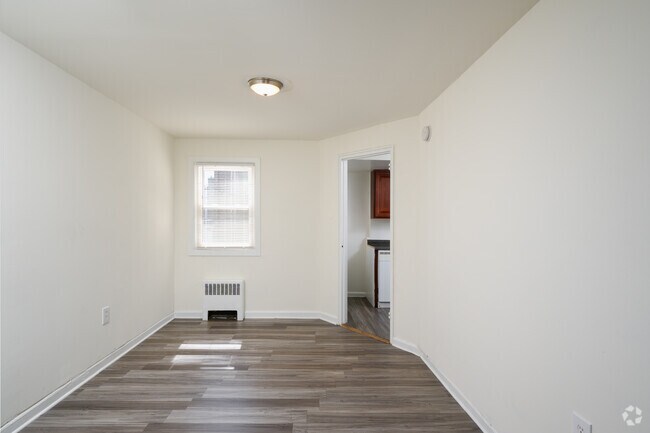 2BR, 1BA Deluxe - 830SF - Penzel Manor Apartments