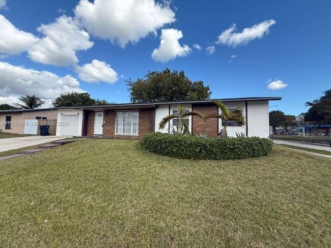 Building Photo - 15563 SW 107th Pl