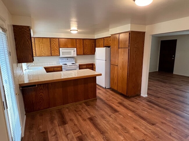 Photo - 3 Bedroom, 2 Bathroom in N. Coburg Rd Area