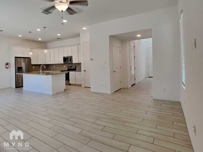 Photo - 901 S Smith Rd