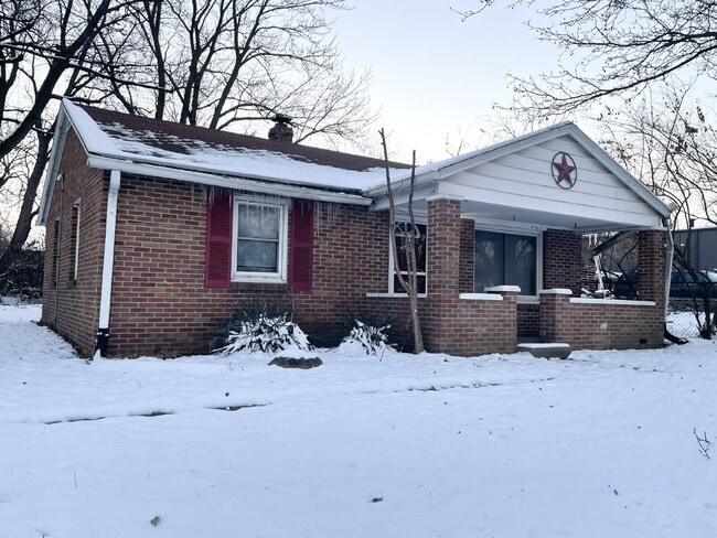 Building Photo - 2BR Eastside House