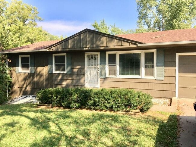 Building Photo - 8904 E 55th St Rental