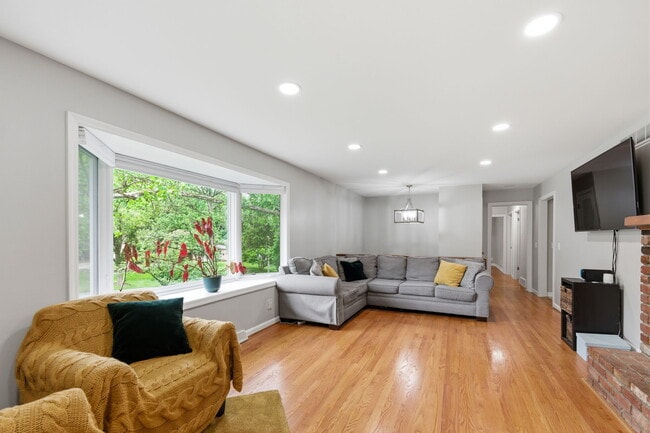 Photo - 1204 Forest Ct