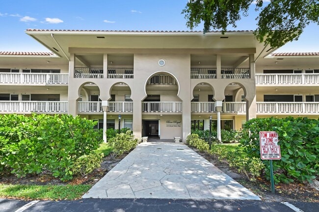 Building Photo - 100 Royal Palm Way Unit 1070
