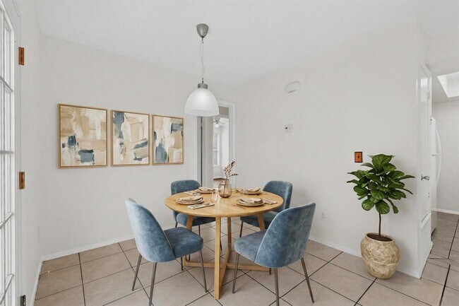 Photo - 10003 Rutland Village E