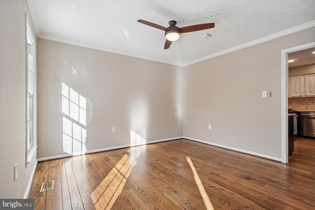 Photo - 4623 University Dr