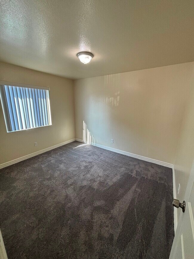 Photo - 8634 Menlo Ave